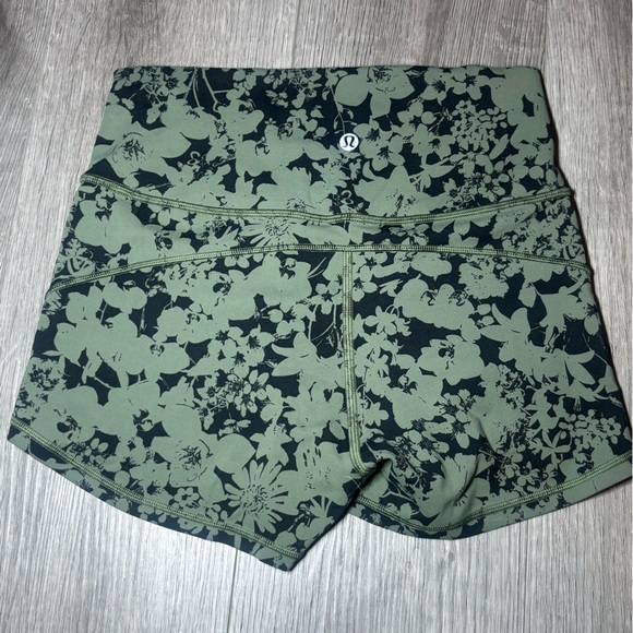 LULULEMON in movement green and black shorts size 6 - Picture 2 of 3